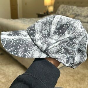 Lululemon hat, like new!